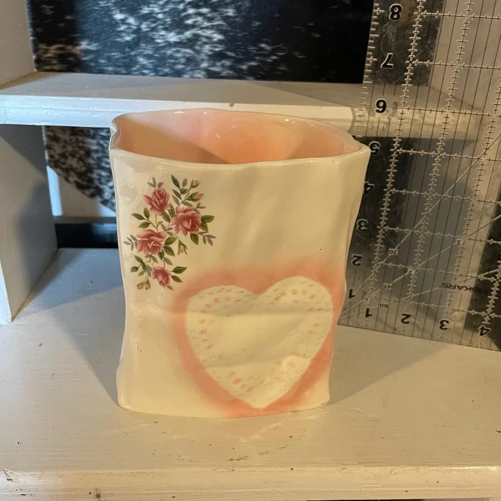 Vintage Ceramic Vase Pink‎ Roses Heart Detail Unique Home Decor